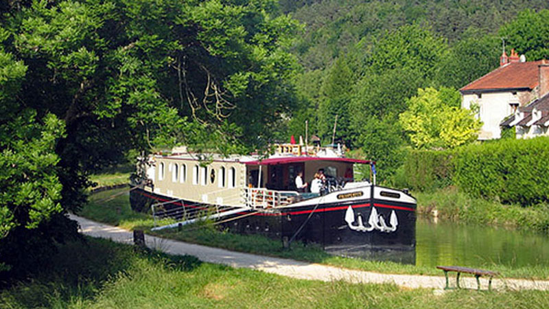 Cruise Burgundy aboard French Hotel Barge Prosperite