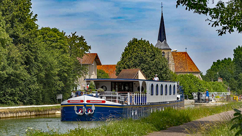 Cruise Burgundy aboard French Hotel Barge Renaissance