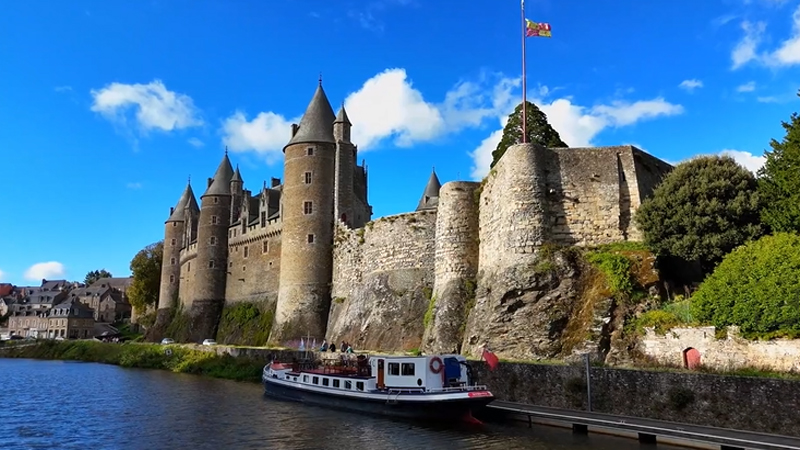French Hotel Barge Nymphea moored outside of Château de Josselin